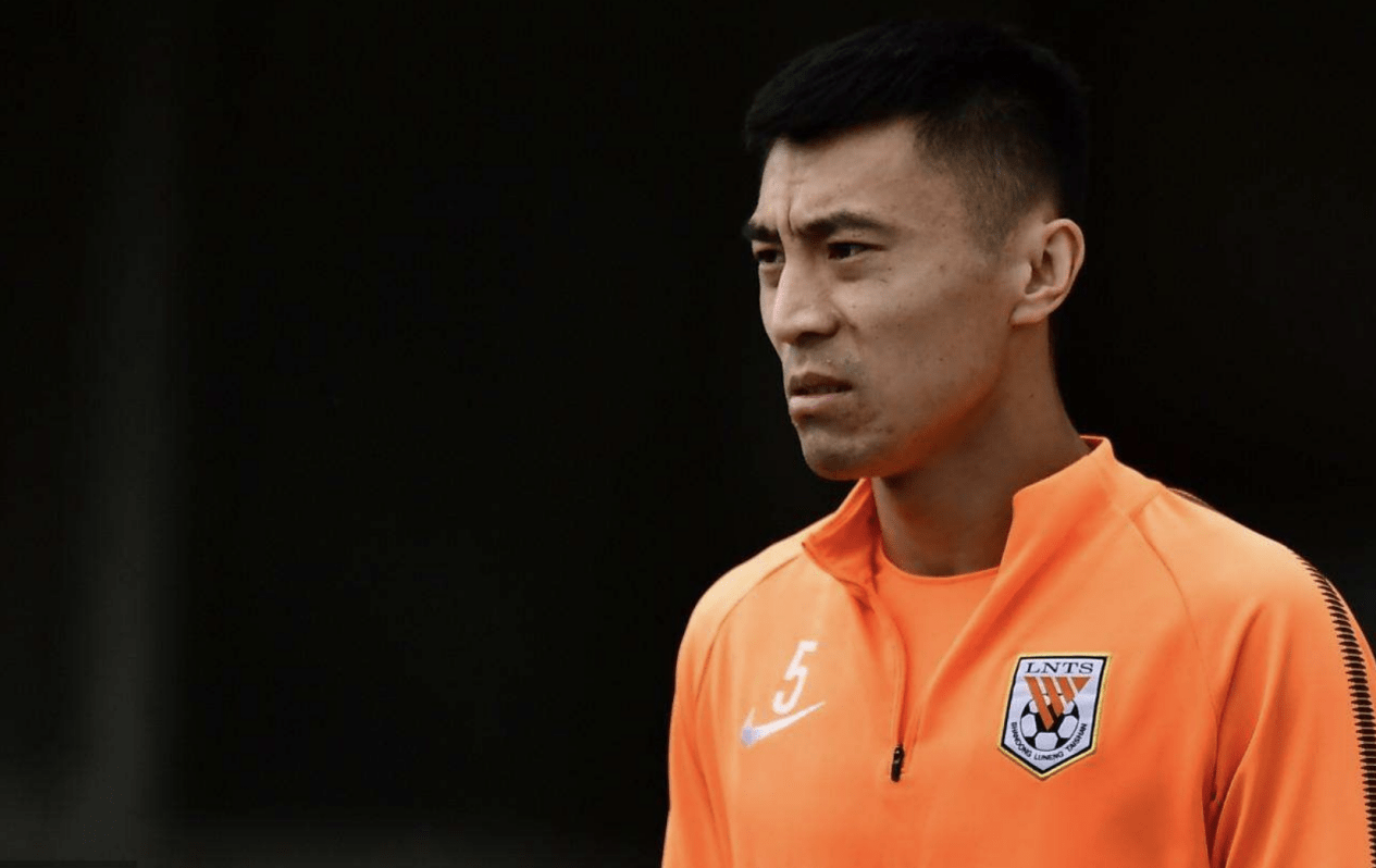 包含今晨意大利杯焦点战，广州队调整名单，质疑声仍在，资深球员宣示担当的词条