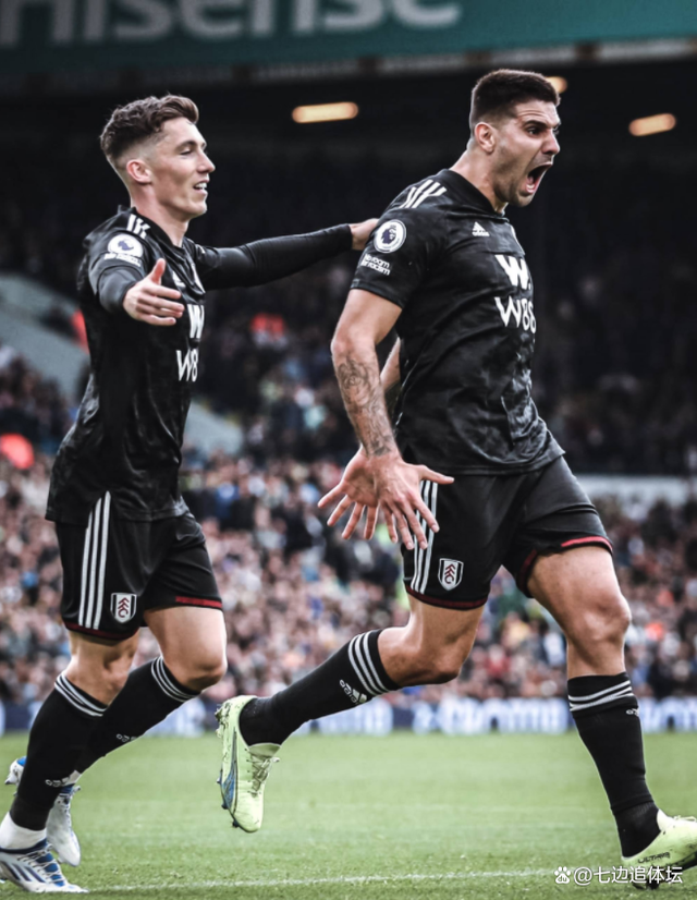 包含今晨金州勇士完成体检：英超节点到来；压力陡增；轮换策略成焦点的词条