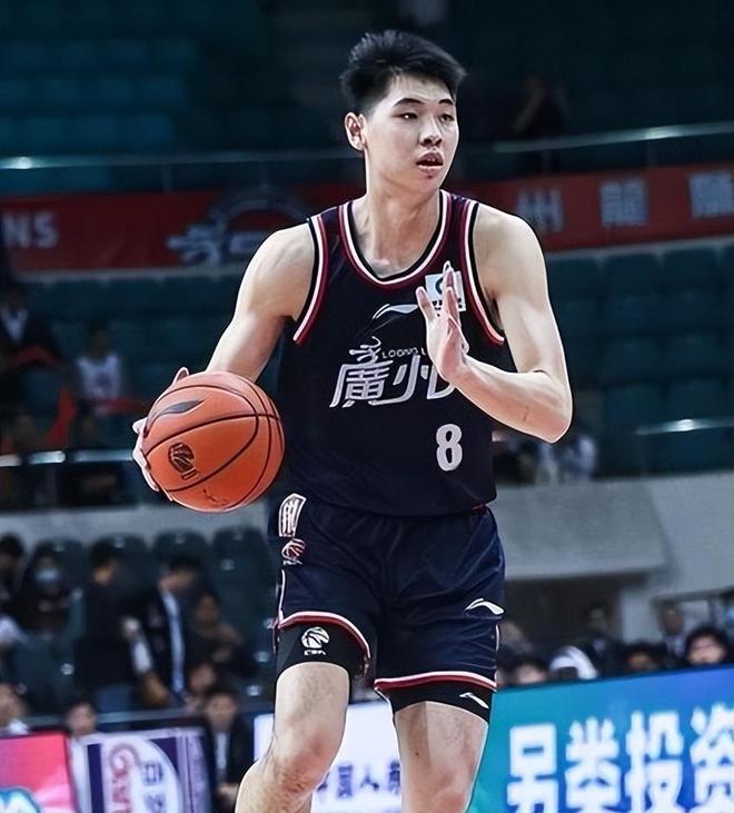 布鲁克林篮网窗口期主帅复盘，志在CBA常规赛名次提升，气氛紧张，团队化学反应显著 